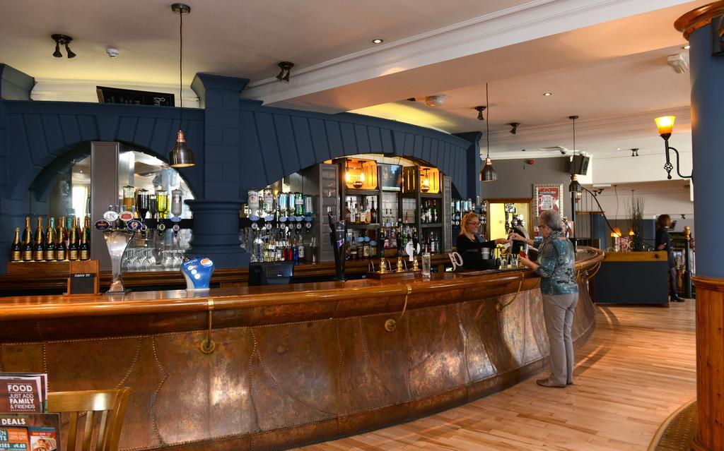 Wynnstay Arms, Wrexham By Marston'S Inns Eksteriør billede