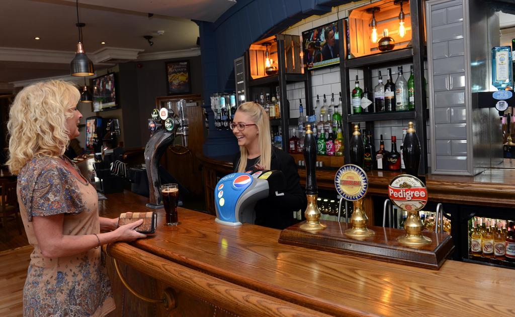 Wynnstay Arms, Wrexham By Marston'S Inns Eksteriør billede
